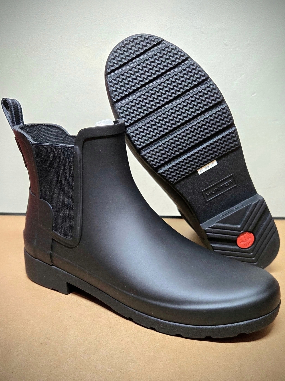 NEW Hunter Women's 7 Refined Chelsea Rubber Boots, Waterproof Black Rain Ankle